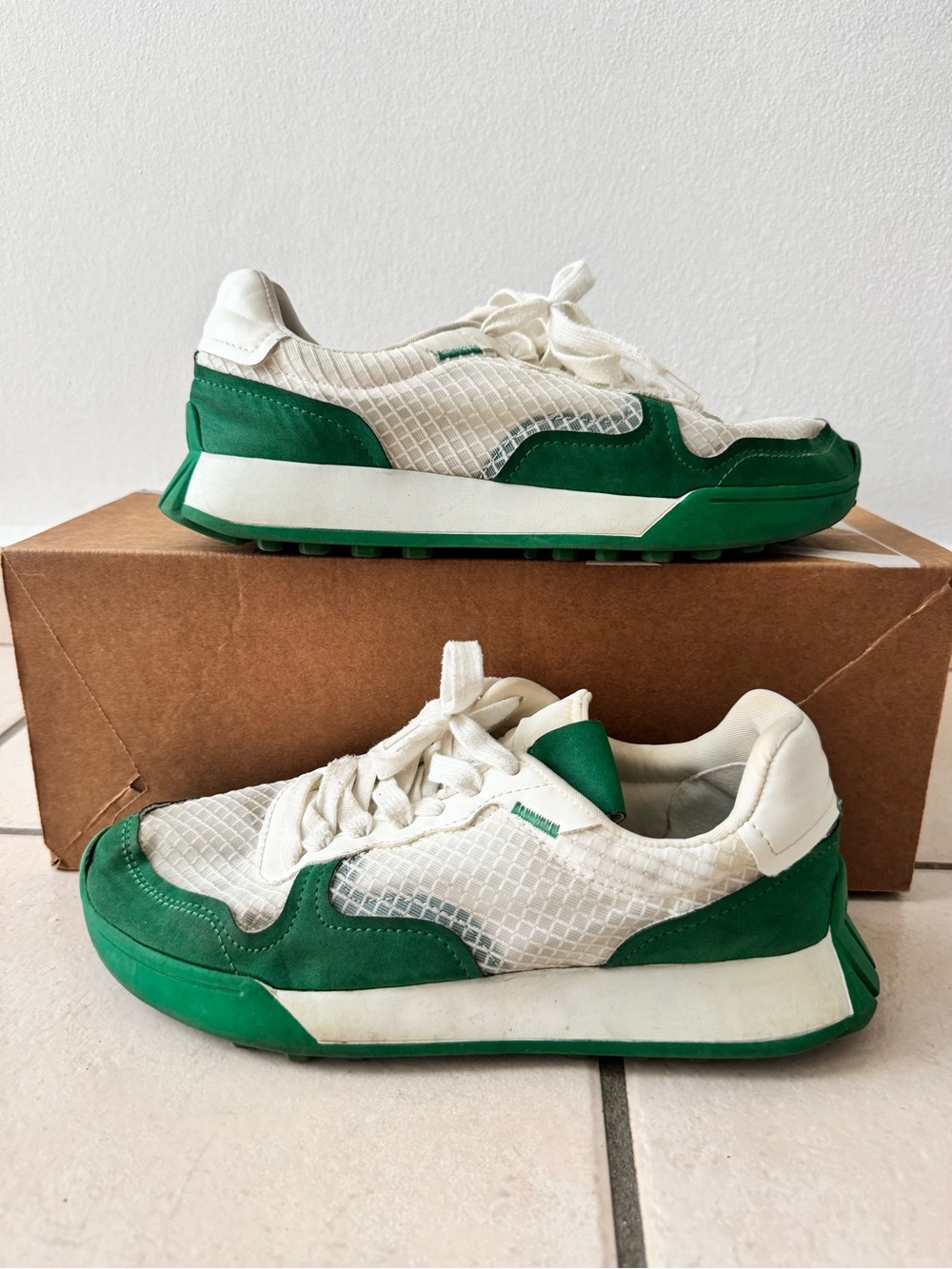 Green & White Athletic Sneakers - Classic Casual